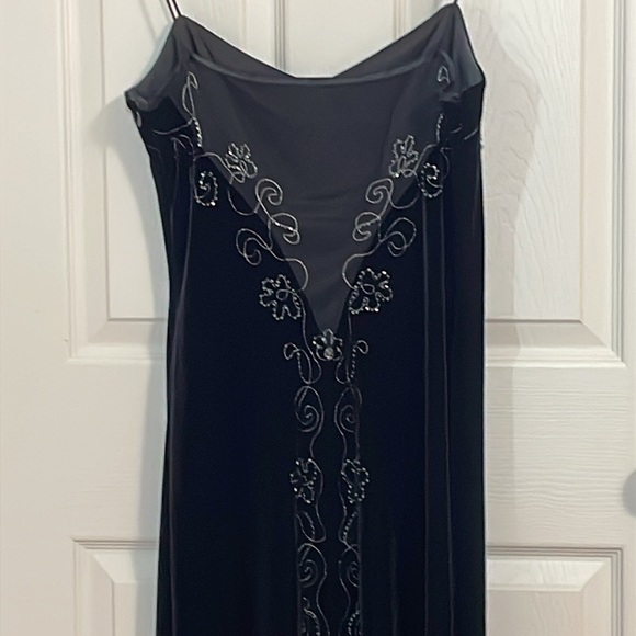 Vintage Black Evening Gown, silver designs, maxi dress, Dave & Johnny, 11/12 - Picture 4 of 11
